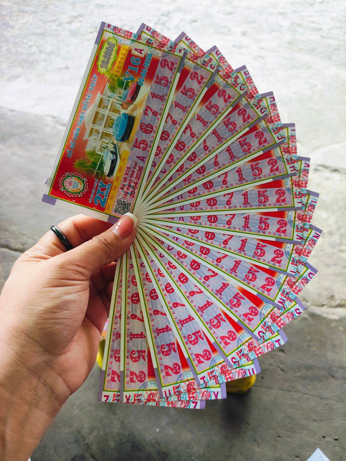 Vé số TPHCM và Đồng Tháp mở thưởng ngày 20-4. Ảnh: ĐLVS Thành Phát