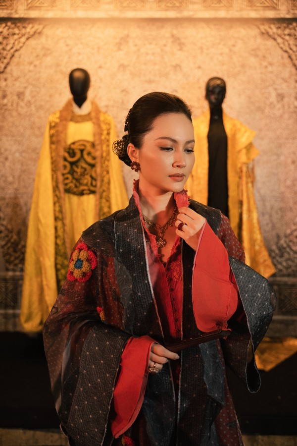 Mỹ nhân quê Bắc Ninh tuổi trung niên vào vai hoàng hậu trong phim cổ trang về vua Đinh có nhan sắc ra sao? - 1