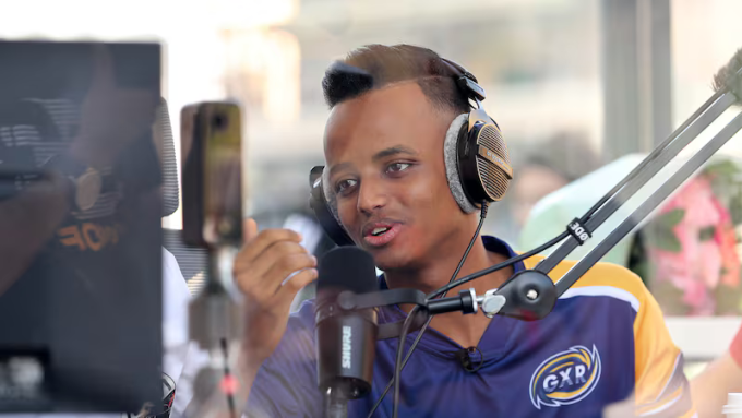 Hassan Suleiman Ahmed, 28 tuổi, chủ kênh YouTube AboFlah có 49 triệu người theo dõi. Ảnh: National