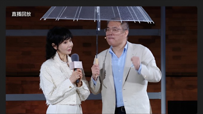 Trương Mạn Ngọc bị 'soi' vì gương mặt khác lạ - 1