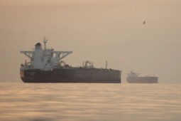 Mỹ bắt giữ tàu chở hàng treo cờ Iran gần eo biển Hormuz