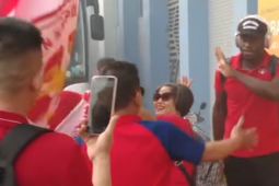 Dính pháo sáng từ CĐV nhà, ngoại binh Hải Phòng FC gặp vấn đề về mắt