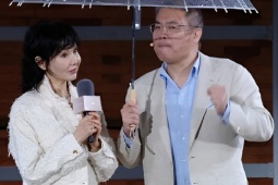 Trương Mạn Ngọc bị 'soi' vì gương mặt khác lạ