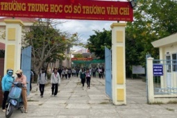 17 học sinh đồng loạt "tố" bị giáo viên... tác động vật lý