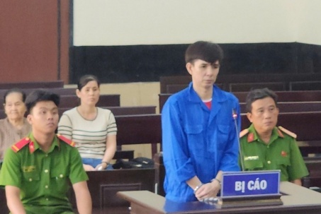 Đâm vợ do ghen tuông, lĩnh 19 năm tù