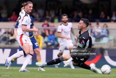 Đua Serie A nghẹt thở: Milan thắng tối thiểu, củng cố vị trí nhì bảng