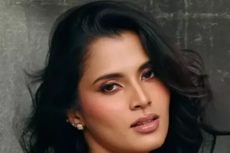 Cô gái 23 tuổi đăng quang Hoa hậu Ấn Độ