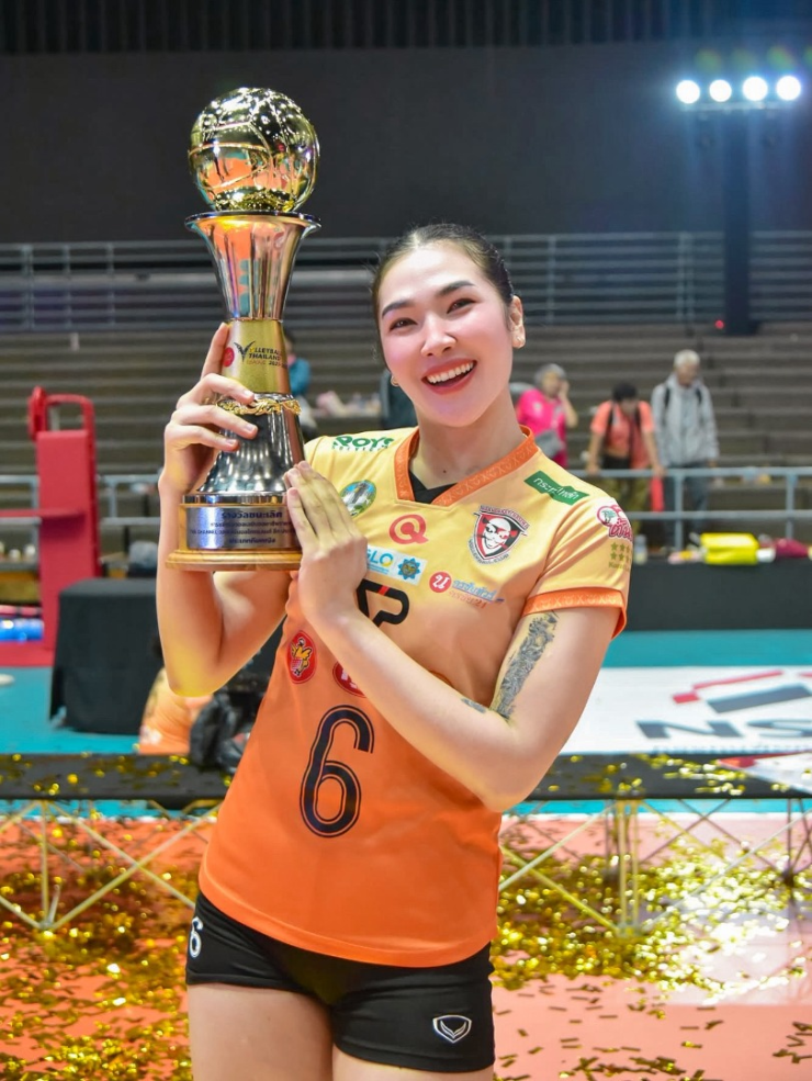 Sao bóng chuyền Thái Lan biến thành siêu mẫu khi diện bikini khoe dáng bốc lửa - 10