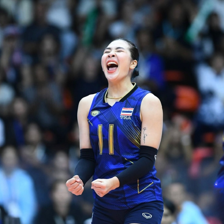 Sao bóng chuyền Thái Lan biến thành siêu mẫu khi diện bikini khoe dáng bốc lửa - 4