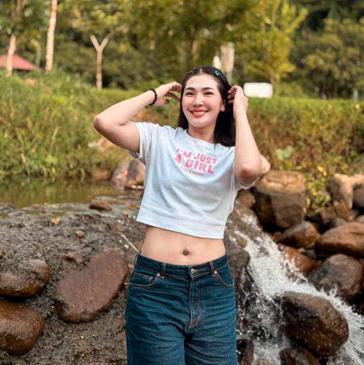 Sao bóng chuyền Thái Lan biến thành siêu mẫu khi diện bikini khoe dáng bốc lửa - 5