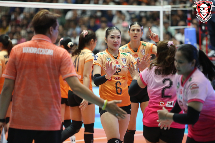 Sao bóng chuyền Thái Lan biến thành siêu mẫu khi diện bikini khoe dáng bốc lửa - 7