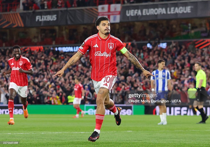 Gibbs-White ngày càng khẳng định vai trò linh hồn trong lối chơi của Nottingham Forest
