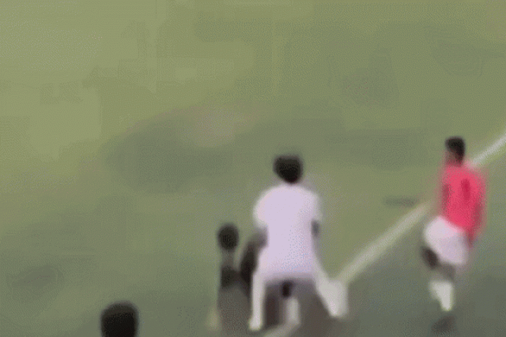 Tuyển thủ từng dự World Cup của Indonesia tung kung-fu triệt hạ đối thủ