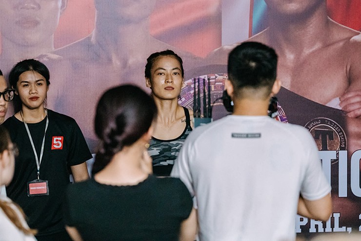 Lê Thị Bằng khiến đối thủ bỏ cuộc sau 2 hiệp đấu