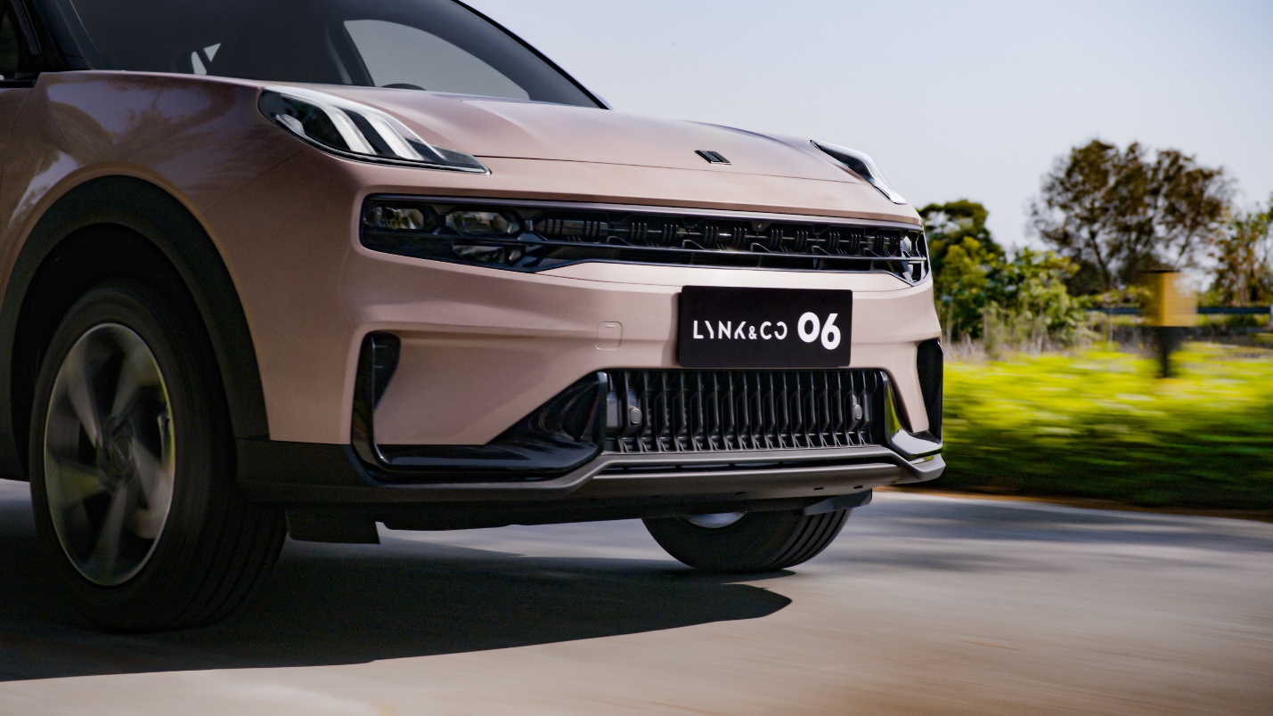 Lynk &amp; Co 06 xuất hiện như một “làn gió mới” ở phân khúc SUV đô thị tại Việt Nam