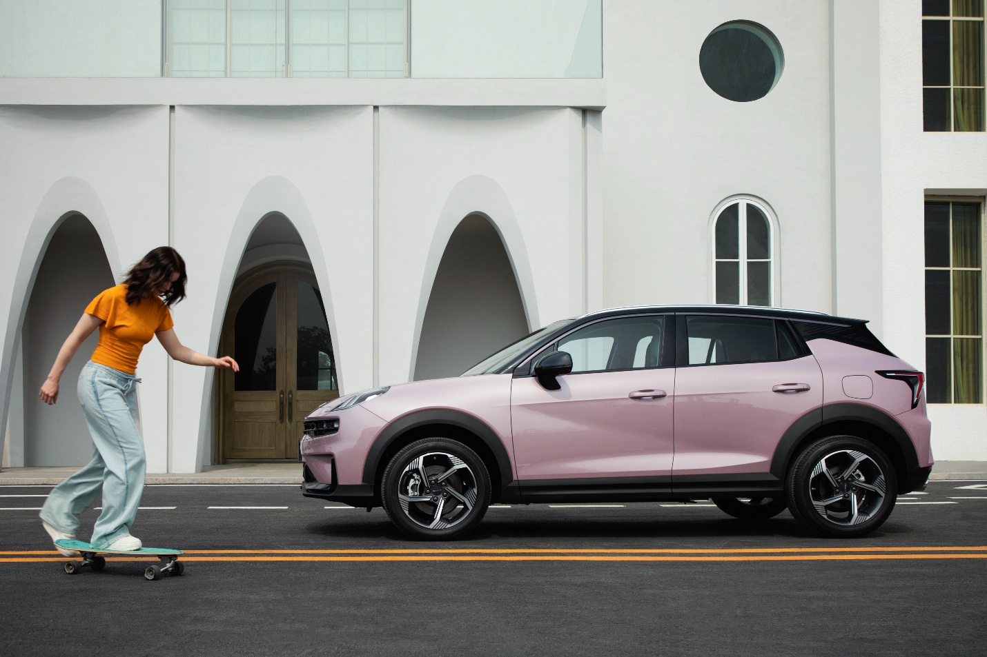 Lynk &amp; Co 06 hiện đang nhận được sự quan tâm của nhiều khách hàng Việt, đặc biệt nhóm người dùng trẻ tuổi