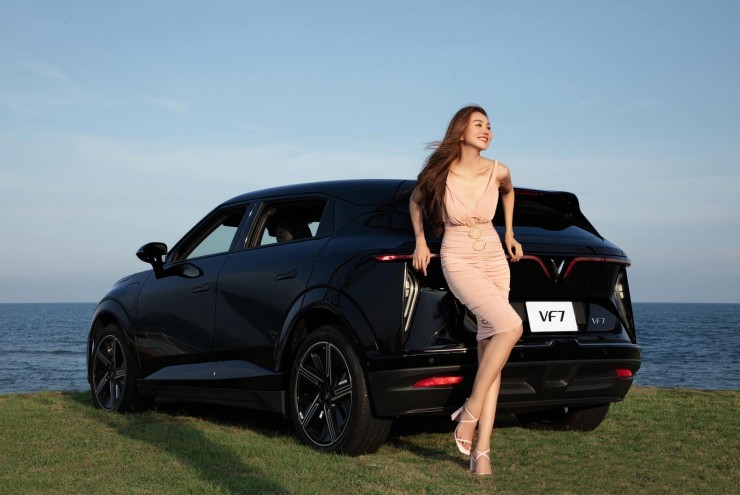 VinFast VF 7: SUV điện mạnh 349 mã lực, chạy gần 500 km/lần sạc