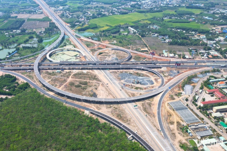 Cận cảnh cao tốc Biên Hòa – Vũng Tàu trước ngày thông xe - 2