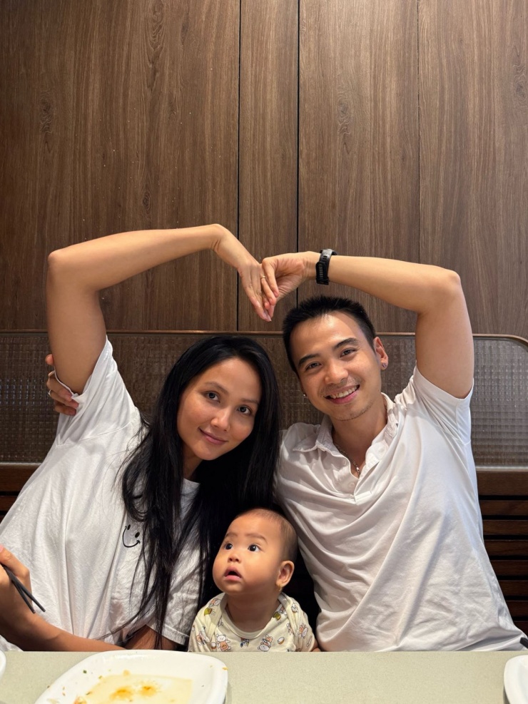 Ảnh sao 21/4: Nhã Phương muốn 'trọn đời nói nhiều' bên Trường Giang - 3