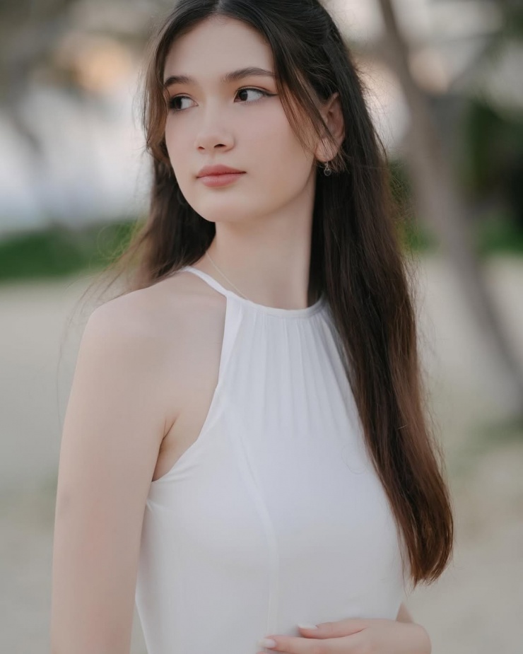 Sắc vóc em gái 19 tuổi của thủ môn Đặng Văn Lâm - 4