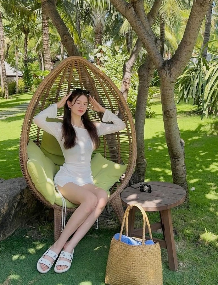 Sắc vóc em gái 19 tuổi của thủ môn Đặng Văn Lâm - 9