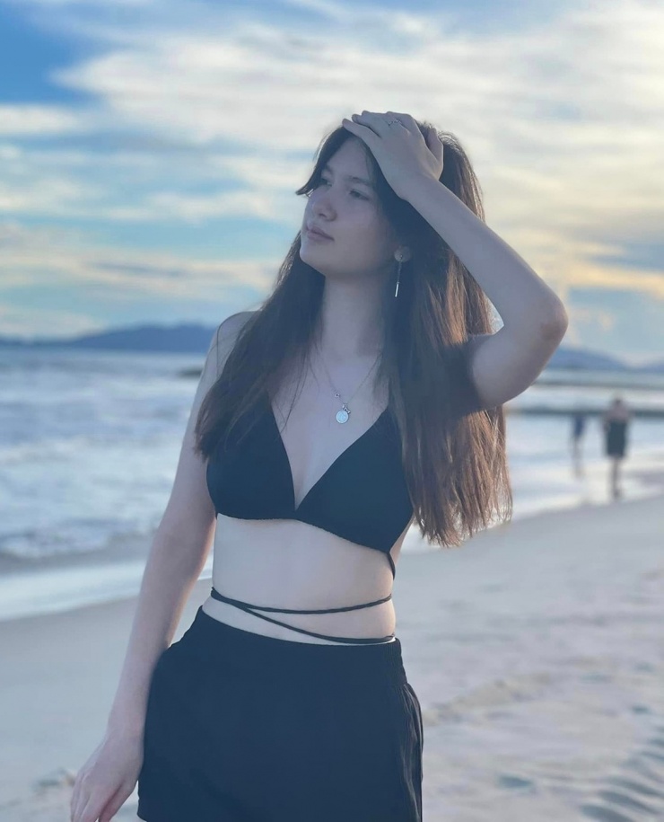 Sắc vóc em gái 19 tuổi của thủ môn Đặng Văn Lâm - 8