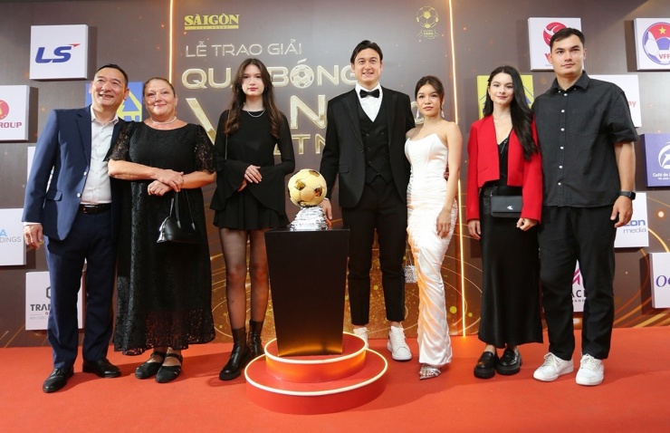 Sắc vóc em gái 19 tuổi của thủ môn Đặng Văn Lâm - 7