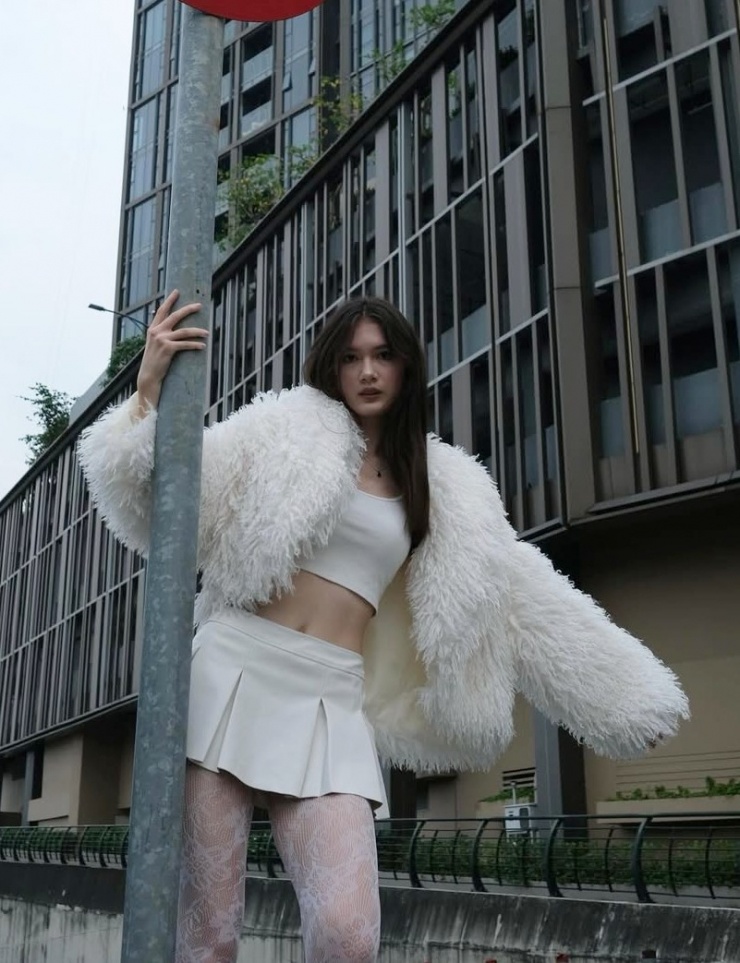 Sắc vóc em gái 19 tuổi của thủ môn Đặng Văn Lâm - 12