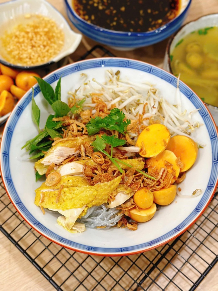 Thịt gà là loại thịt này chứa nguồn đạm dễ tiêu, ít chất béo hơn so với thịt heo