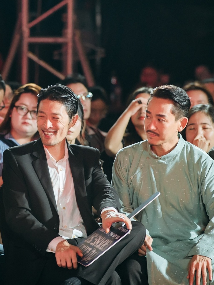 Johnny Trí Nguyễn xuất hiện tại buổi giới thiệu phim điện ảnh Hộ linh tráng sĩ: Bí ẩn mộ vua Đinh diễn ra ở TP HCM, hôm 15/4.