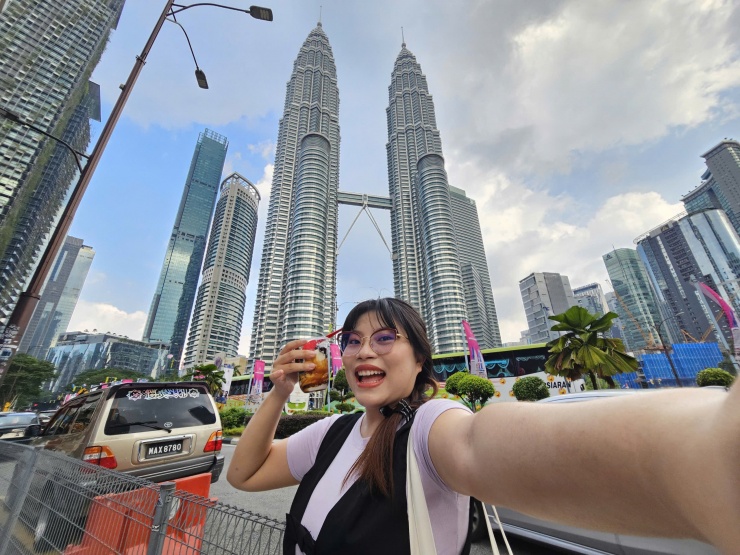 Du khách check in tháp đôi Petronas