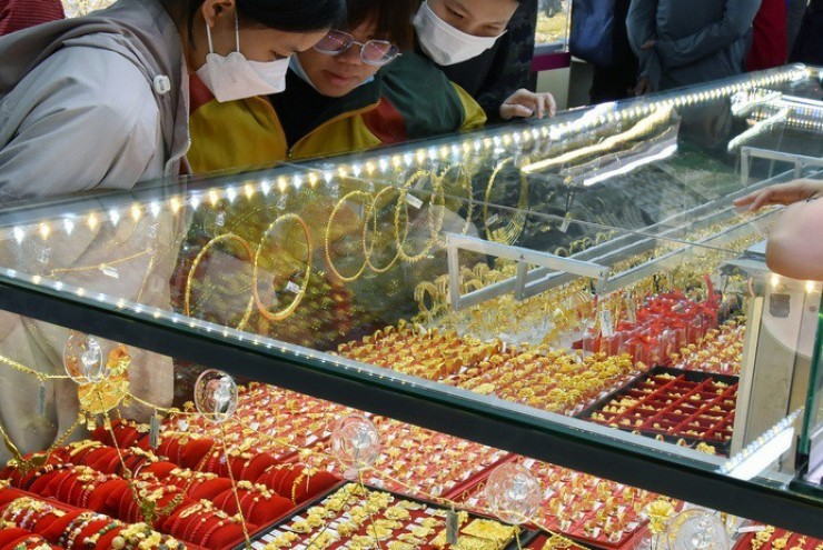 Chuyên gia cảnh báo 3 rủi ro lớn nếu cho phép doanh nghiệp vay vàng trong dân