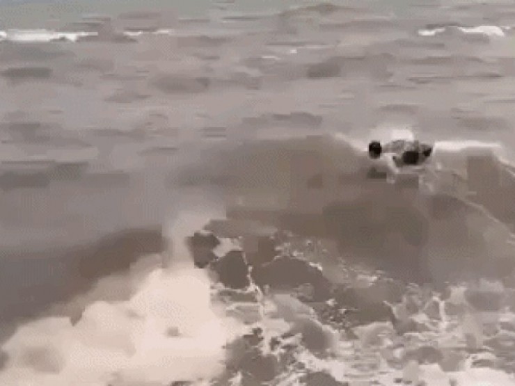 20 phút giành giật sự sống cho nam sinh bị sóng cuốn ở Ninh Bình