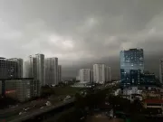 Không khí lạnh tràn xuống, miền Bắc chuyển mưa dông