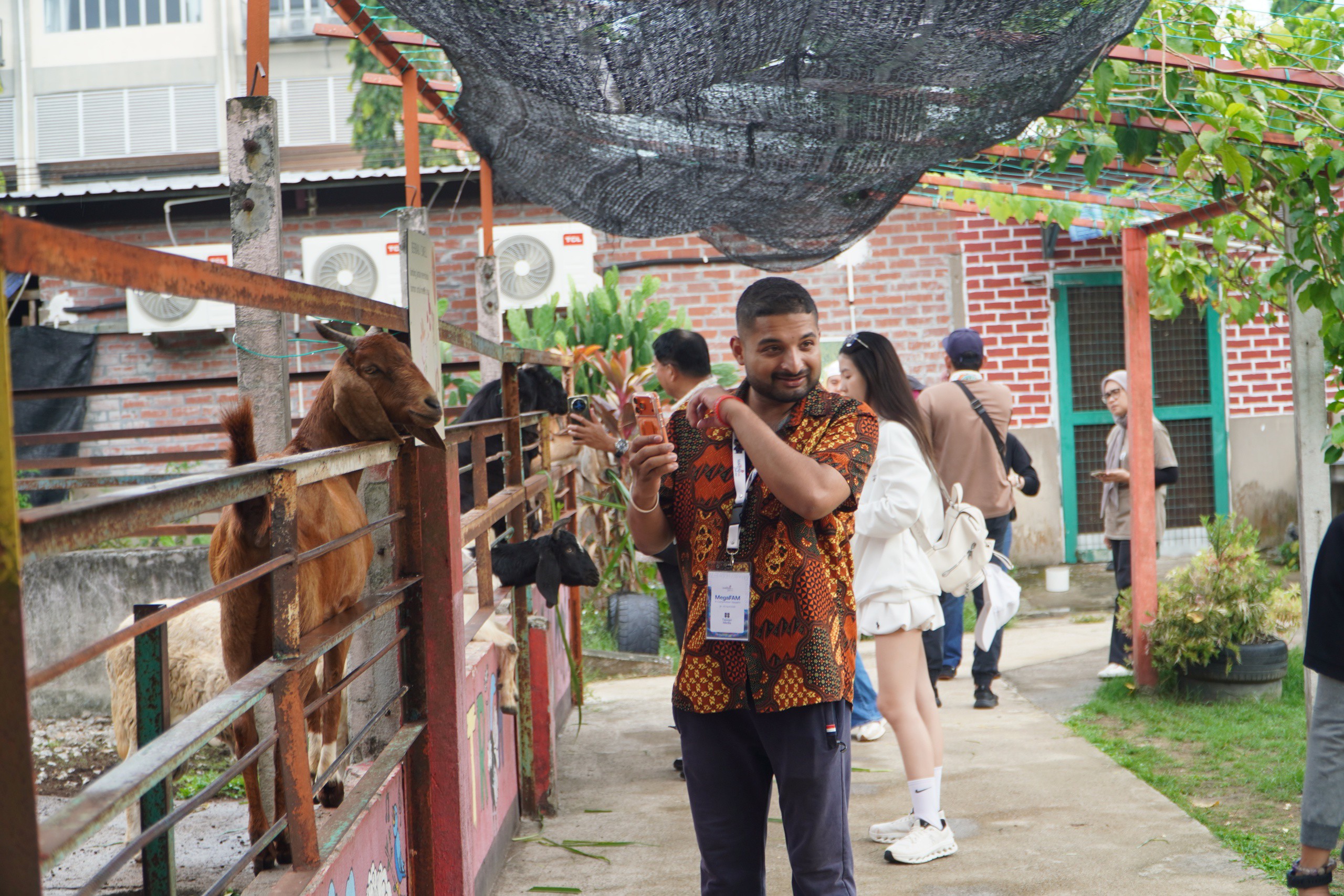 Giá vé vào cổng từ 140.000 - 170.000 đồng/người, tùy loại vé