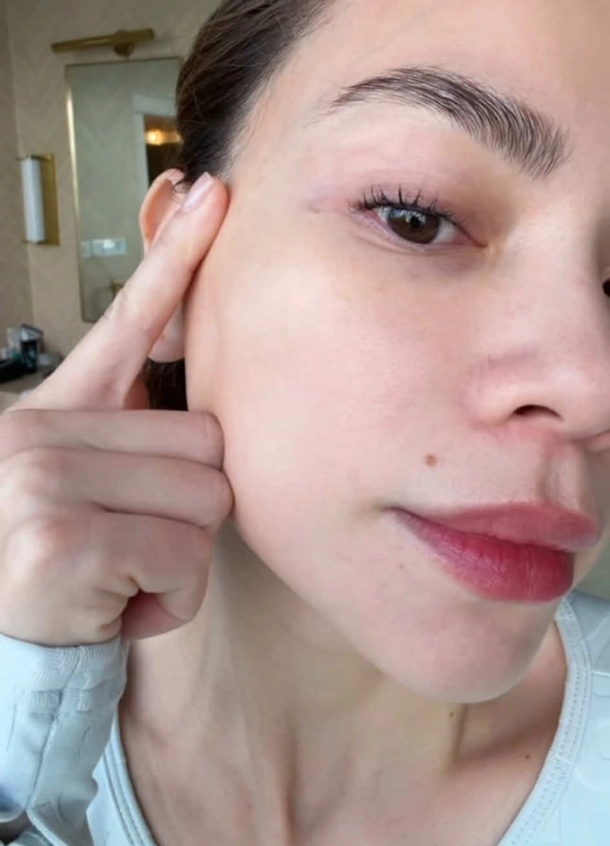 Làn da ít dấu hiệu tuổi tác của Hồ Ngọc Hà là kết quả sau quá trình chăm sóc kỹ lưỡng từ trong ra ngoài.