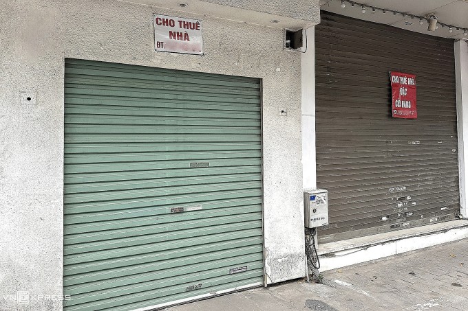 Mặt bằng treo biển cho thuê tại phố Kim Mã, Hà Nội, tháng 4/2026. Ảnh: Ngọc Diễm