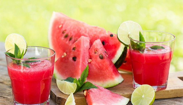 Nước ép dưa hấu và chanh là sự kết hợp giữa dưa hấu cùng chanh tươi nhằm tăng thêm hương vị cho thức uống.