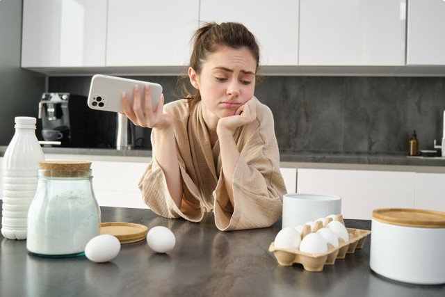 Nhịp sống bận rộn khiến nhiều cha mẹ không chú trọng đến bữa sáng hoặc chỉ cho trẻ ăn qua loa. Ảnh minh họa