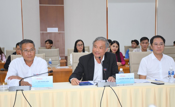 Ông Nguyễn Thượng Quân, Tổng Giám đốc Công ty CP Công nghệ Tích hợp Sao Nam nêu giải pháp lắp đặt điện năng lượng mặt trời mái nhà hiệu quả