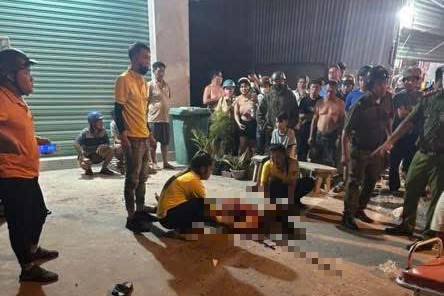 Truy xét nghi phạm đâm người sau cự cãi trên xe đưa rước công nhân