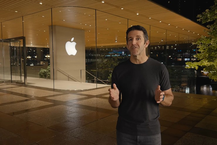 John Ternus trong buổi giới thiệu iPhone Air vào năm ngoái.