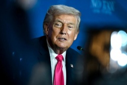 Ông Trump gửi cảnh báo cứng rắn tới Iran, bác tin bị Israel lôi kéo vào xung đột