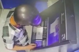 Người lấy 128 triệu do người khác bỏ quên ở trụ ATM có thể bị xử lý thế nào?