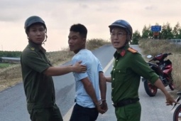 Bắt giữ gã chồng đâm chết vợ rồi bế con 9 tháng tuổi bỏ trốn