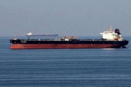 Ông Donald Trump tố Iran vi phạm lệnh ngừng bắn "nhiều lần", tàu dầu Iran vượt vòng vây Mỹ