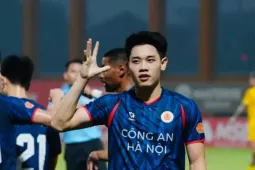 3 trận ghi 4 bàn, Đình Bắc tiếp sức CLB Công an Hà Nội tới chức vô địch V-League