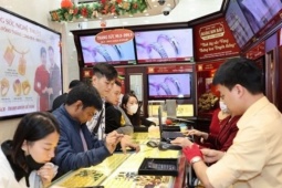 Giá vàng liên tục đảo chiều, Hiệp hội đề xuất cho doanh nghiệp vay vàng trong dân