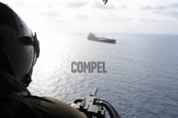 Video hải quân Mỹ chặn bắn các tàu gần cảng Iran