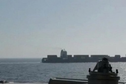 Mỹ bắn hỏng tàu hàng Iran: Quy trình phong tỏa được thực thi ra sao?